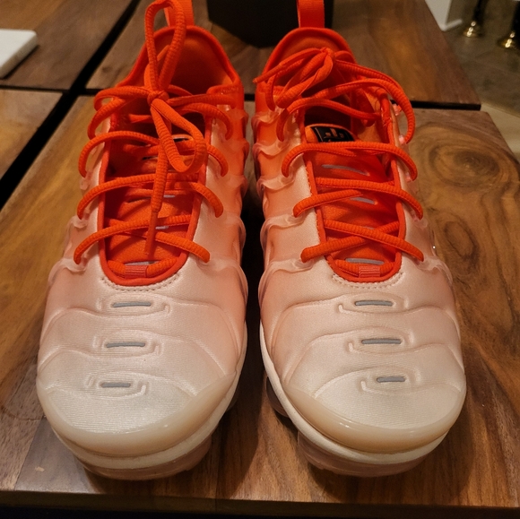 Sneakers - Picture 2 of 5